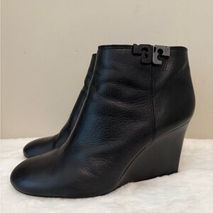 Tory Burch Tumbled Vitello Black Wedge Ankle Boots. Sz 10M EUC!